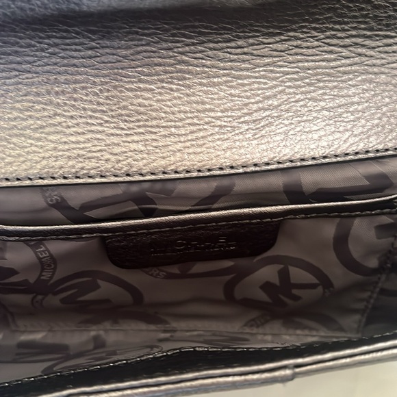 Michael Kors Metallic clutch - Picture 3 of 4